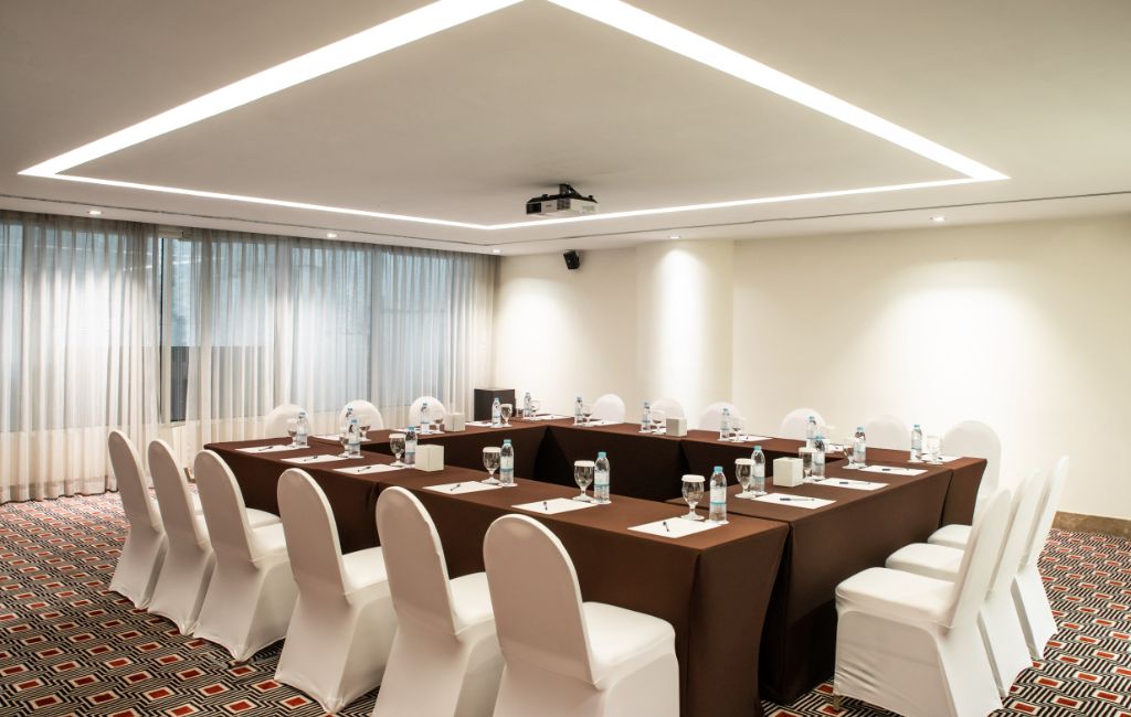 CONFERENCE ROOM – Plaza Two